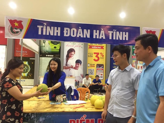 Tuổi trẻ Hà Tĩnh chung tay “giải cứu” bưởi Phúc Trạch giúp dân vùng lũ - ảnh 4