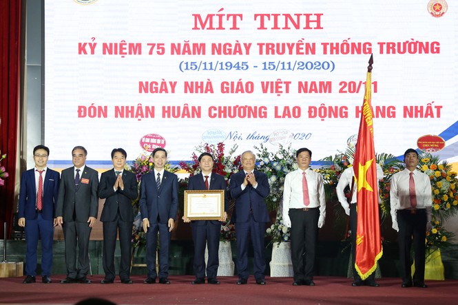 Trường đại học Giao thông Vận tải đón nhận Huân chương - ảnh 1