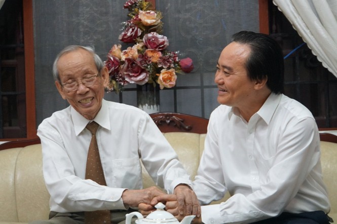 Bộ trưởng Phùng Xuân Nhạ thăm, chúc mừng các nguyên Bộ trưởng GD&ĐT - ảnh 1