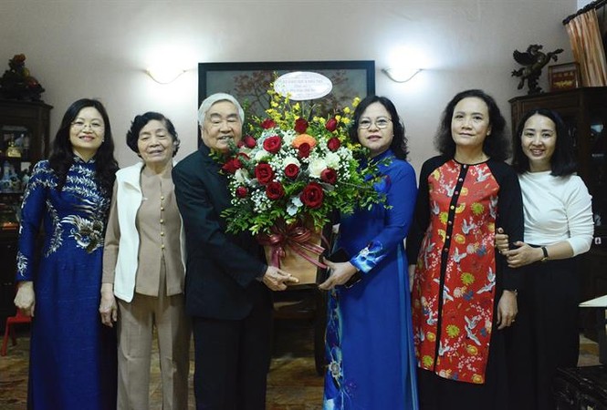 Bộ trưởng Phùng Xuân Nhạ thăm, chúc mừng các nguyên Bộ trưởng GD&ĐT - ảnh 2
