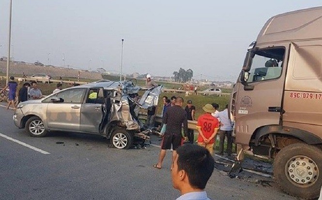 Thực nghiệm điều tra vụ xe container đâm Innova đi lùi trên cao tốc - ảnh 1