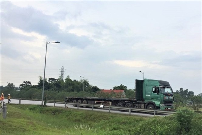 Thực nghiệm điều tra vụ xe container đâm Innova đi lùi trên cao tốc - ảnh 3