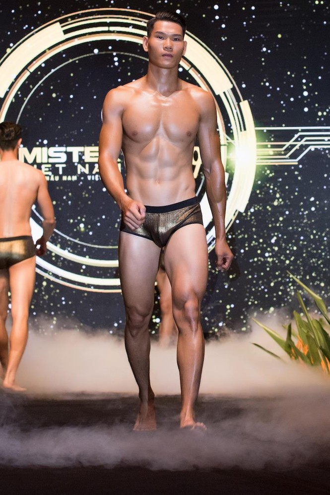 'Nhức mắt' với body chuẩn 6 múi của các thí sinh Mister Việt Nam 2019 - ảnh 10