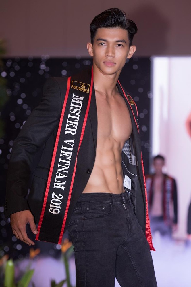 'Nhức mắt' với body chuẩn 6 múi của các thí sinh Mister Việt Nam 2019 - ảnh 2
