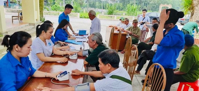 Hành trình Tháng Bảy tri ân tình nguyện của tuổi trẻ trường Đại học Y Dược Thái Nguyên - ảnh 9