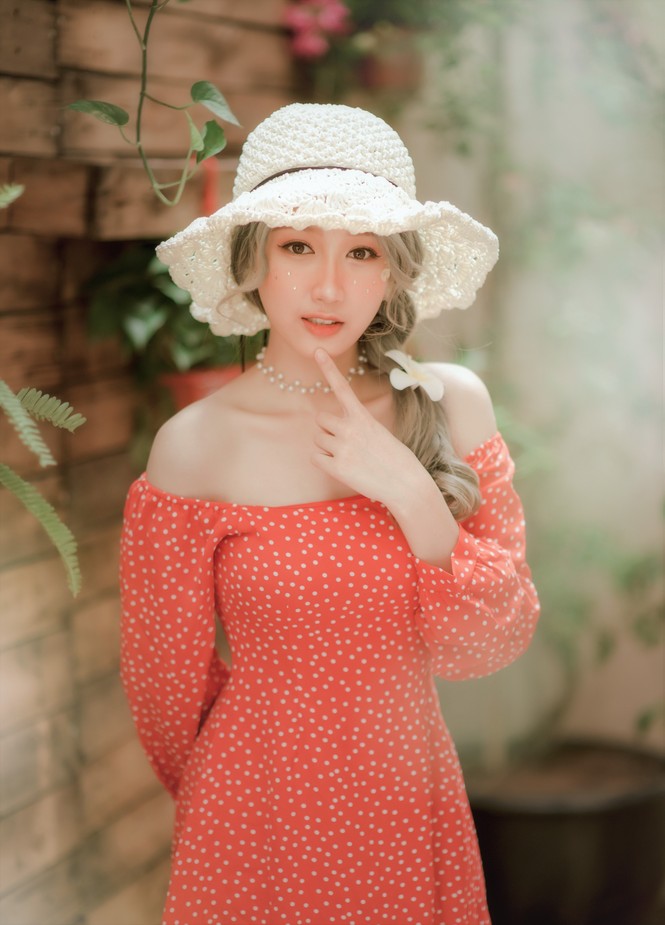Nữ sinh sư phạm gợi cảm nổi danh trên truyền hình và mạng xã hội - ảnh 2