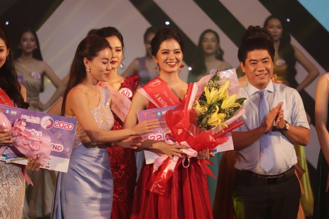 Hoa khôi Đại học Huế 2020: Gọi tên nữ sinh trường Đại học Ngoại ngữ - ảnh 12