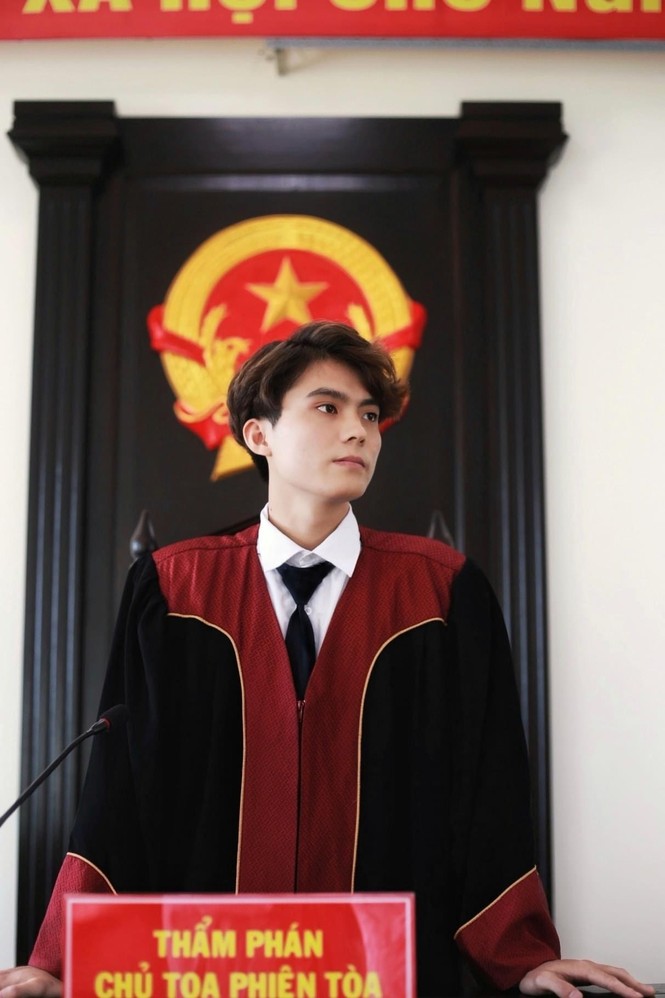 “Lụi tim” trước vẻ điển trai của hotboy Học viện Tòa án - ảnh 1