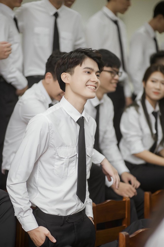 “Lụi tim” trước vẻ điển trai của hotboy Học viện Tòa án - ảnh 2