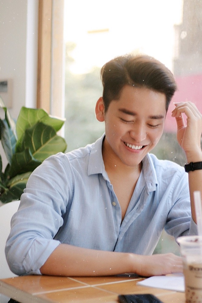 Từ một chàng trai hướng nội đến tự tin dẫn chương trình trước đám đông - ảnh 9