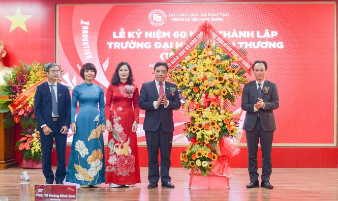 Kỷ niệm 60 năm thành lập trường Đại học Ngoại thương - ảnh 1