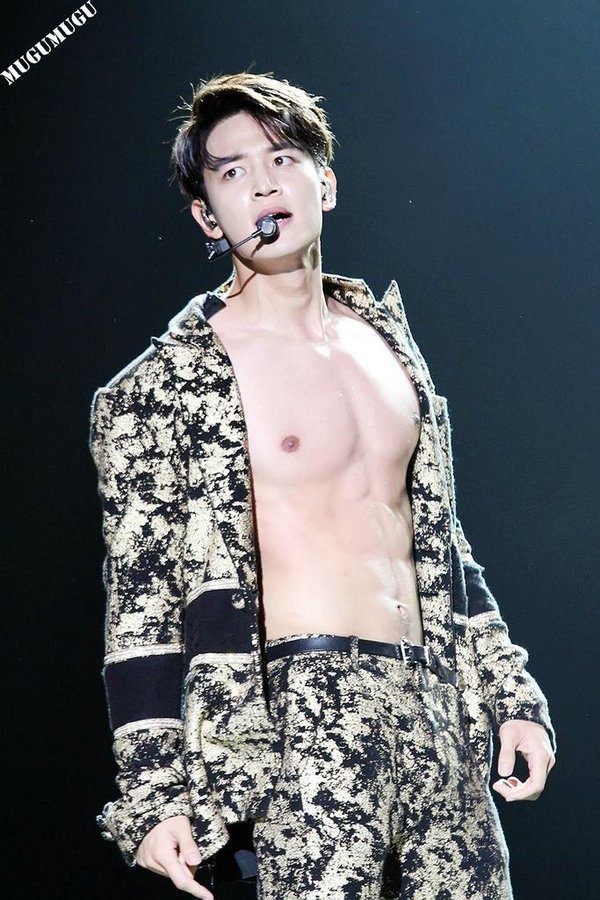 Nam idol K-pop khoe cơ thể 6 múi - ảnh 3