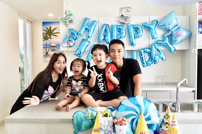 Khánh Thi không khỏi tự hào khi con trai Kubi càng lớn càng khéo léo trong ứng xử - ảnh 1
