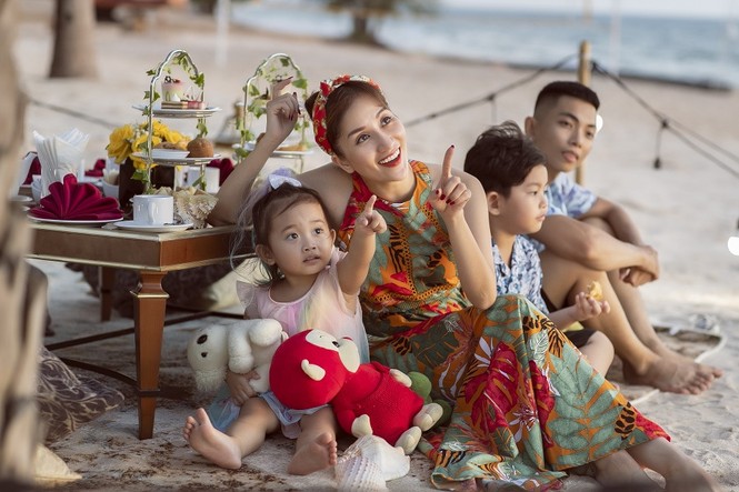 Phan Hiển, Khánh Thi đập tan quan niệm “phụ nữ lấy chồng trẻ thì không được chiều” ra sao? - ảnh 2