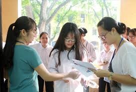 Hôm nay, thí sinh bắt đầu đăng ký thi tốt nghiệp THPT và xét tuyển đại học - ảnh 1