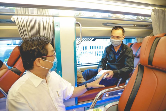 Giảng viên TP. HCM về tỉnh làm nhiệm vụ thi tốt nghiệp THPT 2020: Cũng thực hiện giãn cách - ảnh 2