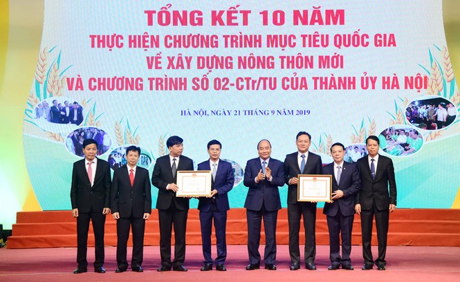 Thủ tướng Nguyễn Xuân Phúc: Nông thôn Hà Nội nay đã có nhà lầu, xe hơi - ảnh 2