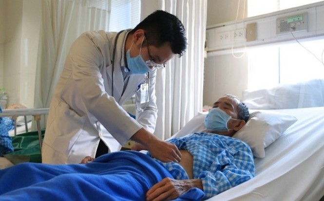 Ung thư dạ dày vì chủ quan với những 'trục trặc nhỏ' khi đi vệ sinh - ảnh 1
