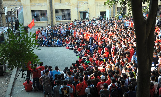 Hàng nghìn sinh viên tiếp sức cho tuyển U23 Việt Nam - ảnh 1