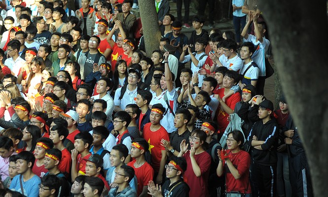 Hàng nghìn sinh viên tiếp sức cho tuyển U23 Việt Nam - ảnh 9