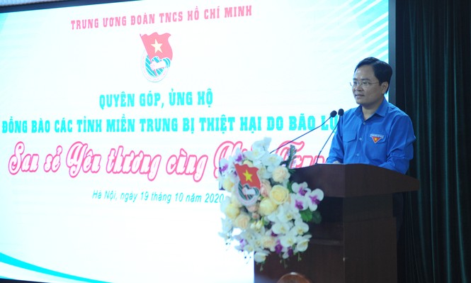 T.Ư Đoàn quyên góp hơn 20 tỉ đồng hỗ trợ đồng bào miền Trung bị lũ lụt - ảnh 1