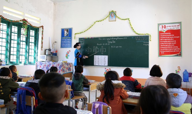 Cô giáo dân tộc Bố Y 'gieo chữ' trên vùng đất khát - ảnh 1