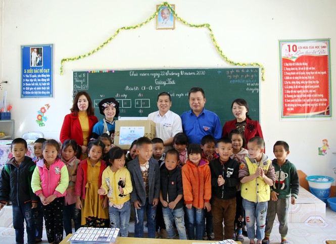 Cô giáo dân tộc Bố Y 'gieo chữ' trên vùng đất khát - ảnh 3