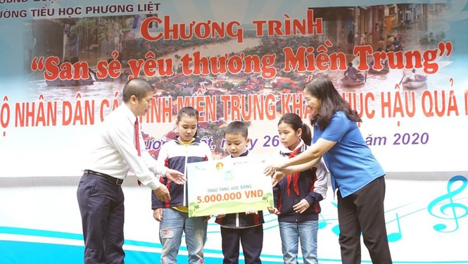 Hô biến hơn 4.000 chiếc bút bi đã qua sử dụng thành những mô hình học tập - ảnh 1