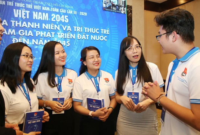 Các trí thức trẻ đóng góp nhiều ý kiến tâm huyết để phát triển của đất nước - ảnh 1