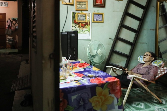 Lớp học miễn phí của bà lão bán vé số - ảnh 11