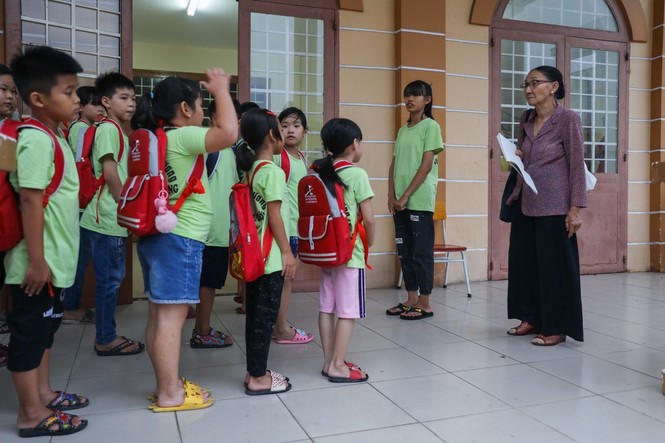 Lớp học miễn phí của bà lão bán vé số - ảnh 5
