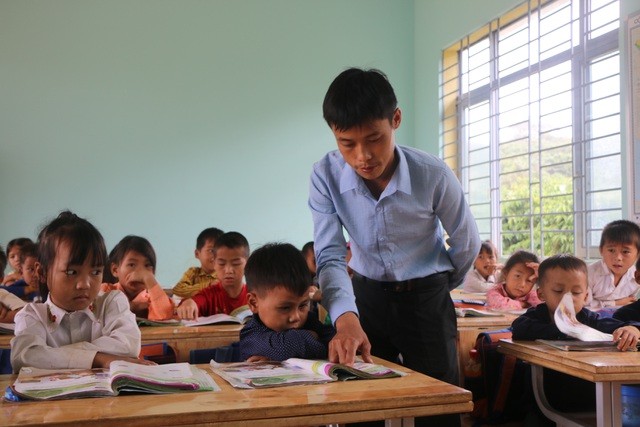 Thắt ruột khi thầy giáo vùng cao nói: “Em sợ khi về con không nhận ra mình” - ảnh 8