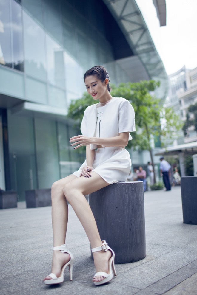Kha Mỹ Vân chân dài, eo thon quyến rũ dạo phố - ảnh 8