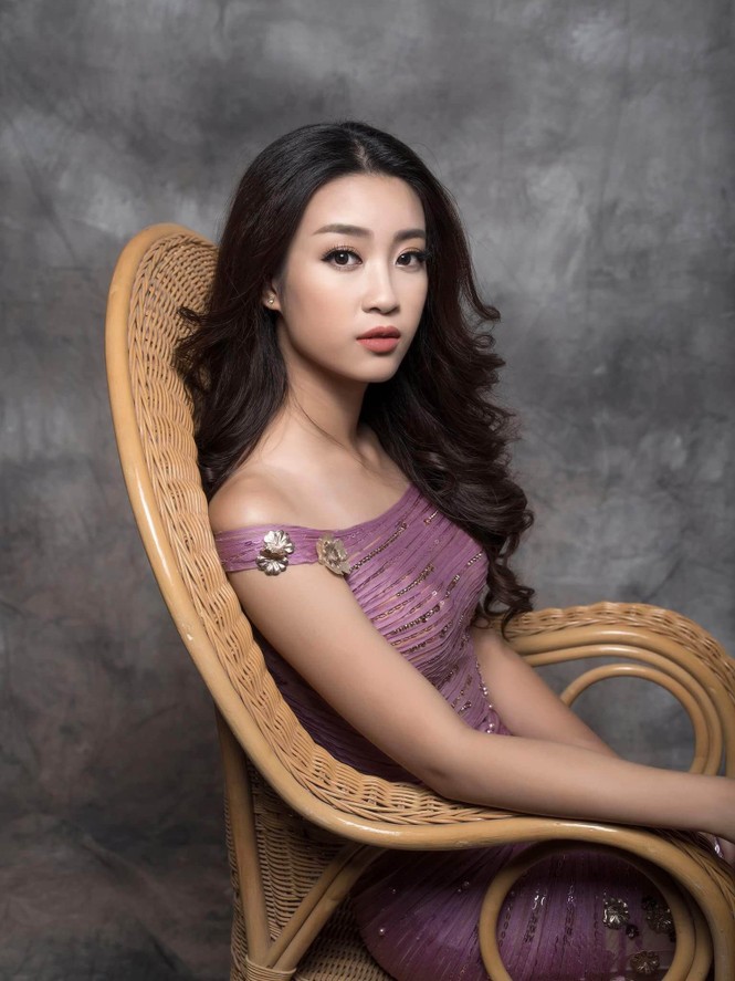 Hoa hậu Mỹ Linh lộng lẫy đầy quyến rũ với váy đuôi cá - ảnh 2