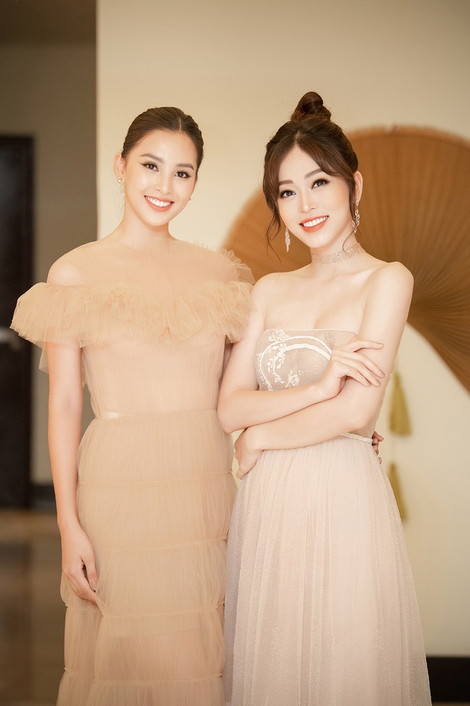 Huyền My mặc váy xuyên thấu gợi cảm bên Quốc Trường của ‘Về nhà đi con’ - ảnh 12
