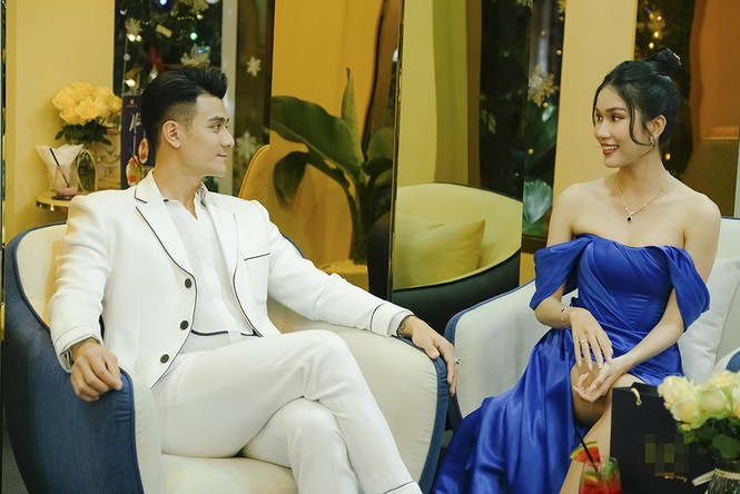 Hoa hậu Đỗ Thị Hà diện váy trễ vai nóng bỏng, khoe sắc rực rỡ bên siêu mẫu Vĩnh Thụy - ảnh 10