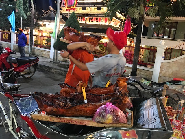 Chen chân xin lộc tại Miếu Bà Chúa Xứ Núi Sam - ảnh 14
