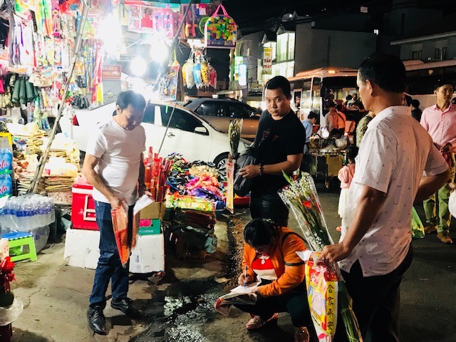 Chen chân xin lộc tại Miếu Bà Chúa Xứ Núi Sam - ảnh 6
