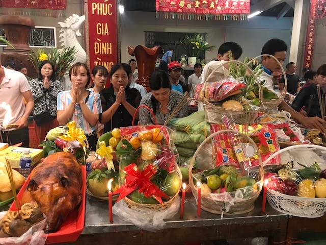 Chen chân xin lộc tại Miếu Bà Chúa Xứ Núi Sam - ảnh 8