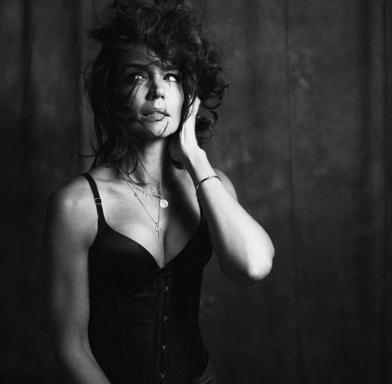 Katie Holmes bất ngờ gợi cảm với loạt ảnh mới - ảnh 3