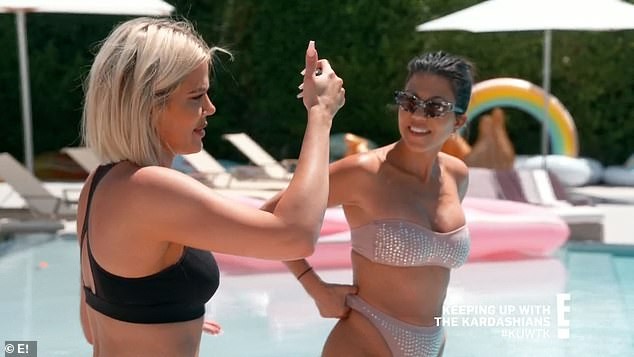 Kim Kardashian quá đỗi gợi cảm với bikini bé xíu - ảnh 8
