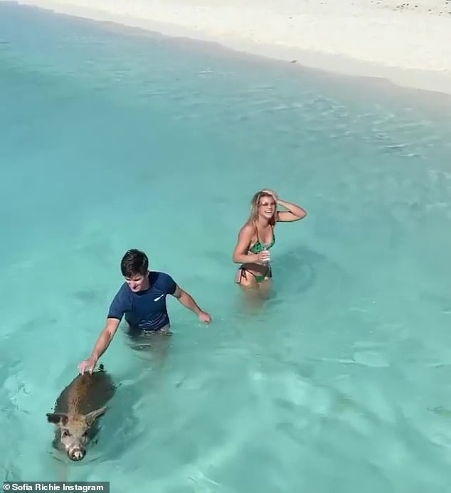 Sofia Richie mặc bikini khoe dáng cực nóng bỏng ở biển - ảnh 5