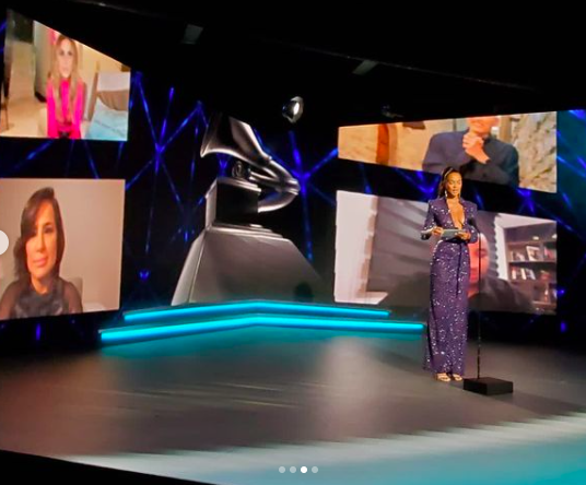 'Thiên thần' Lais Ribeiro khoe ngực đầy táo bạo tại giải Grammy Latin - ảnh 3