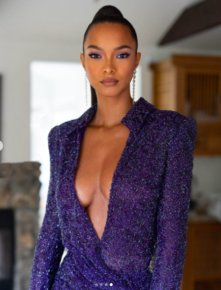 'Thiên thần' Lais Ribeiro khoe ngực đầy táo bạo tại giải Grammy Latin - ảnh 8