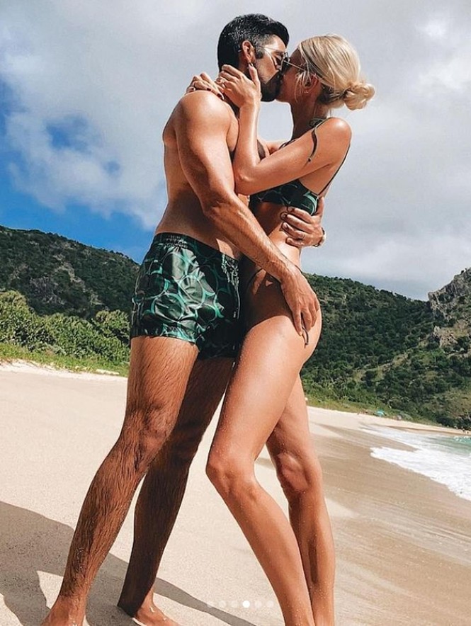 Devon Windsor khiến fan trầm trồ khi mặc bikini thả dáng đẹp như tạc tượng ở biển - ảnh 3