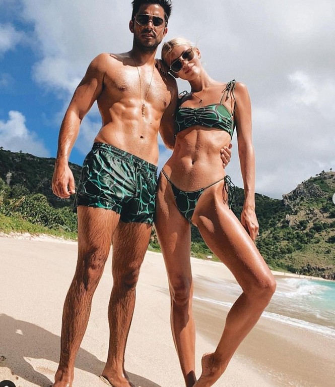 Devon Windsor khiến fan trầm trồ khi mặc bikini thả dáng đẹp như tạc tượng ở biển - ảnh 4