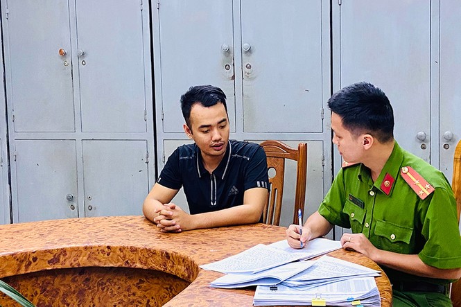 Bắt nhóm đối tượng với thủ đoạn lừa khách hàng vay lãi suất thấp - ảnh 1