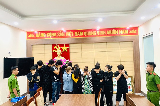 Bắt nhóm đối tượng với thủ đoạn lừa khách hàng vay lãi suất thấp - ảnh 2