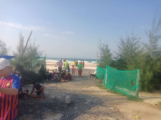 Hai cựu sinh viên mất tích khi tắm biển Hòn Gầm - ảnh 1