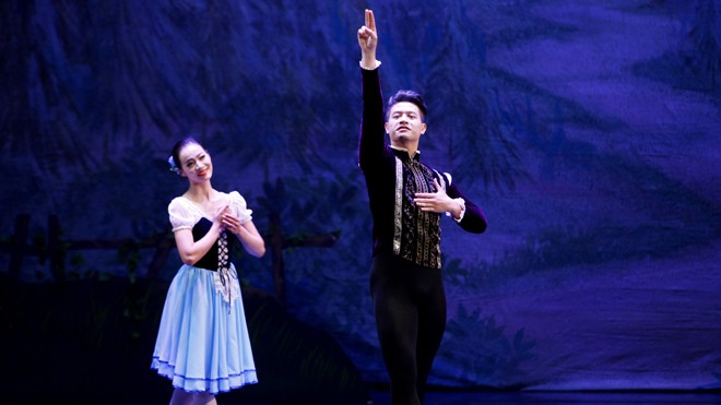 'Hoàng tử ballet' Đàm Hàn Giang nhịn ăn để múa - ảnh 1